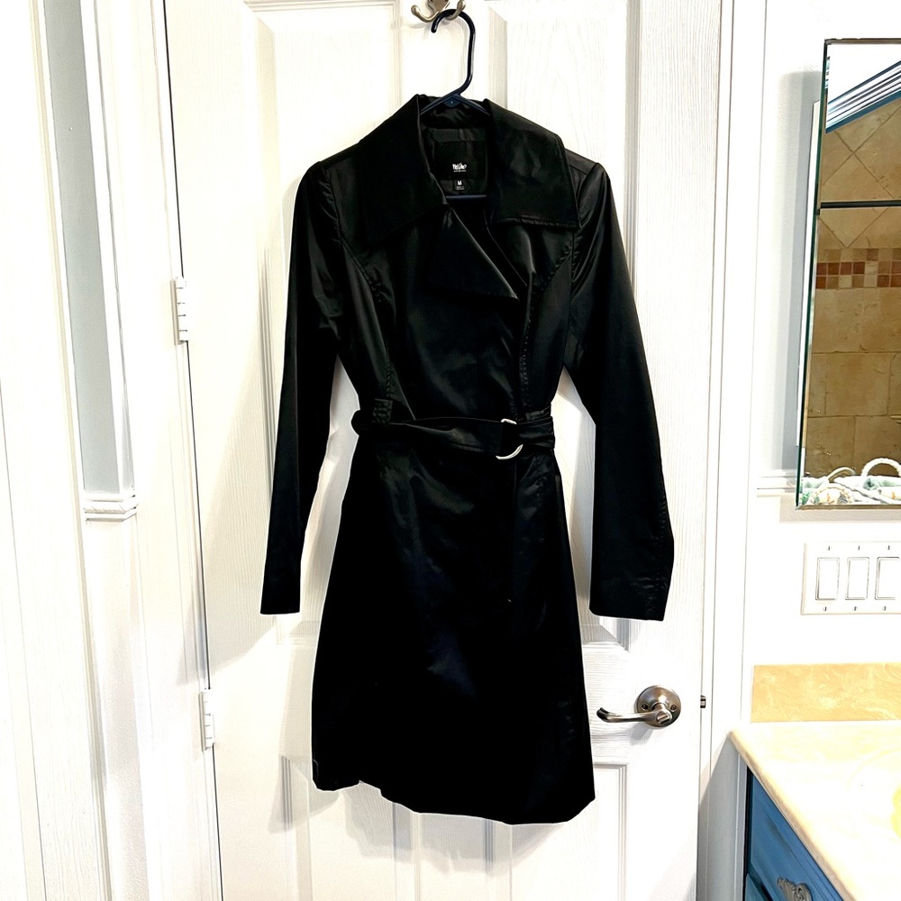 Med Mossimo black trench coat